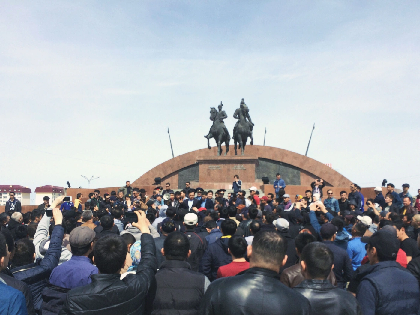 Более двух тысяч человек вышли на несанкционированный митинг в Атырау