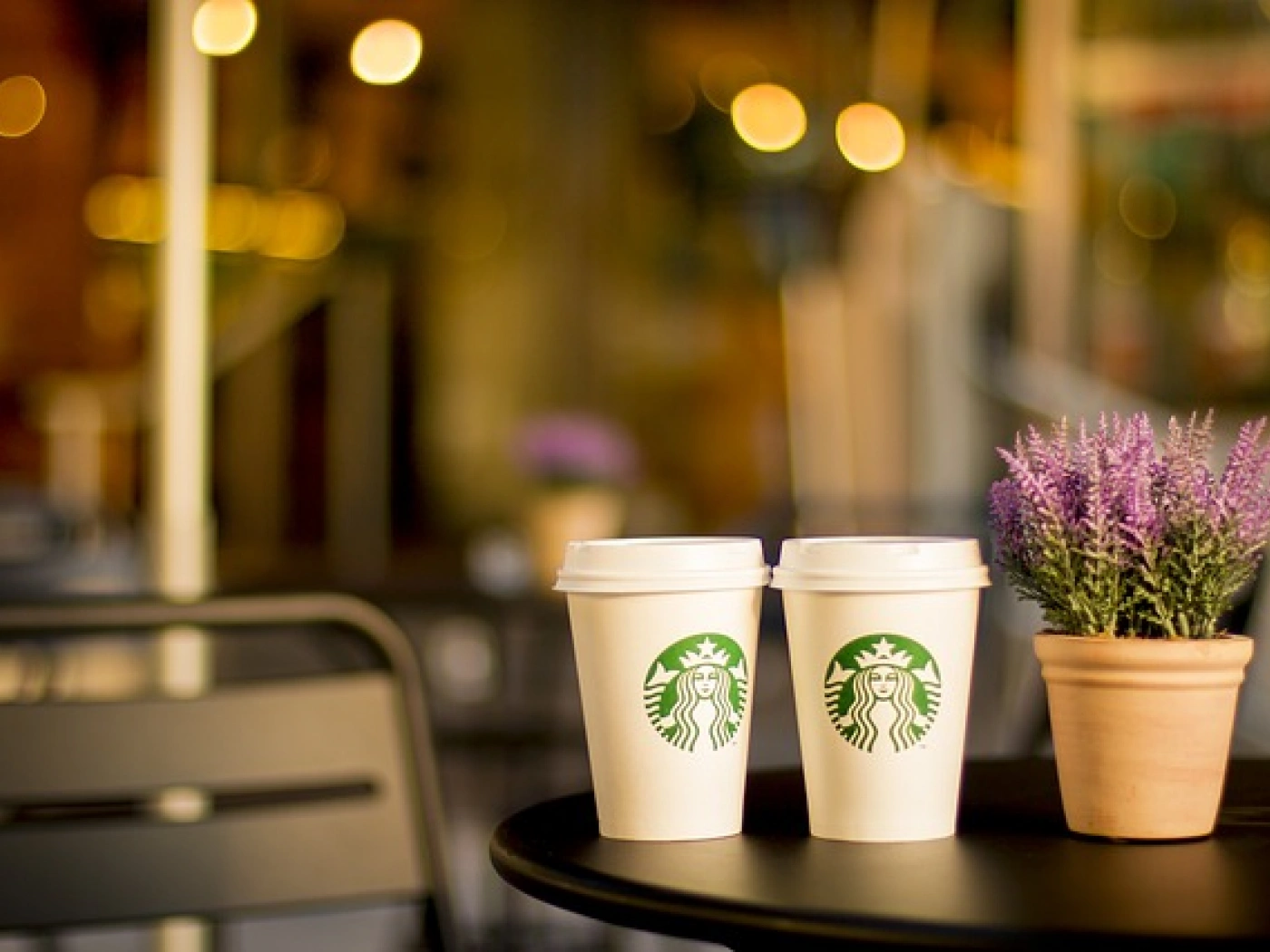 Starbucks решили раздавать нуждающимся непроданную еду