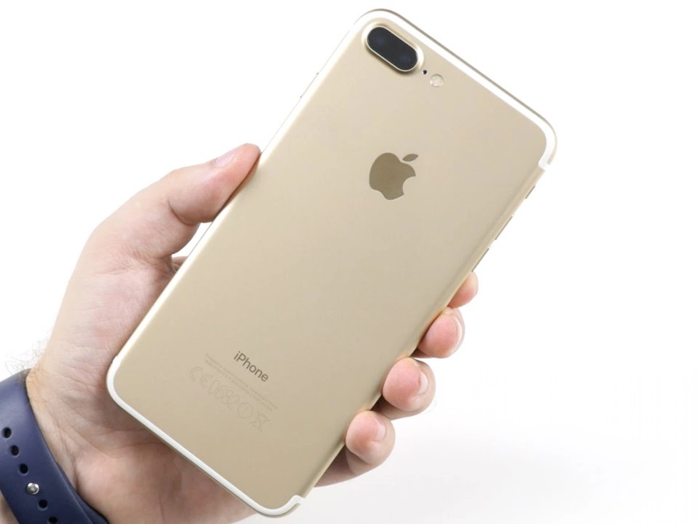Доходы Apple упали впервые за 15 лет