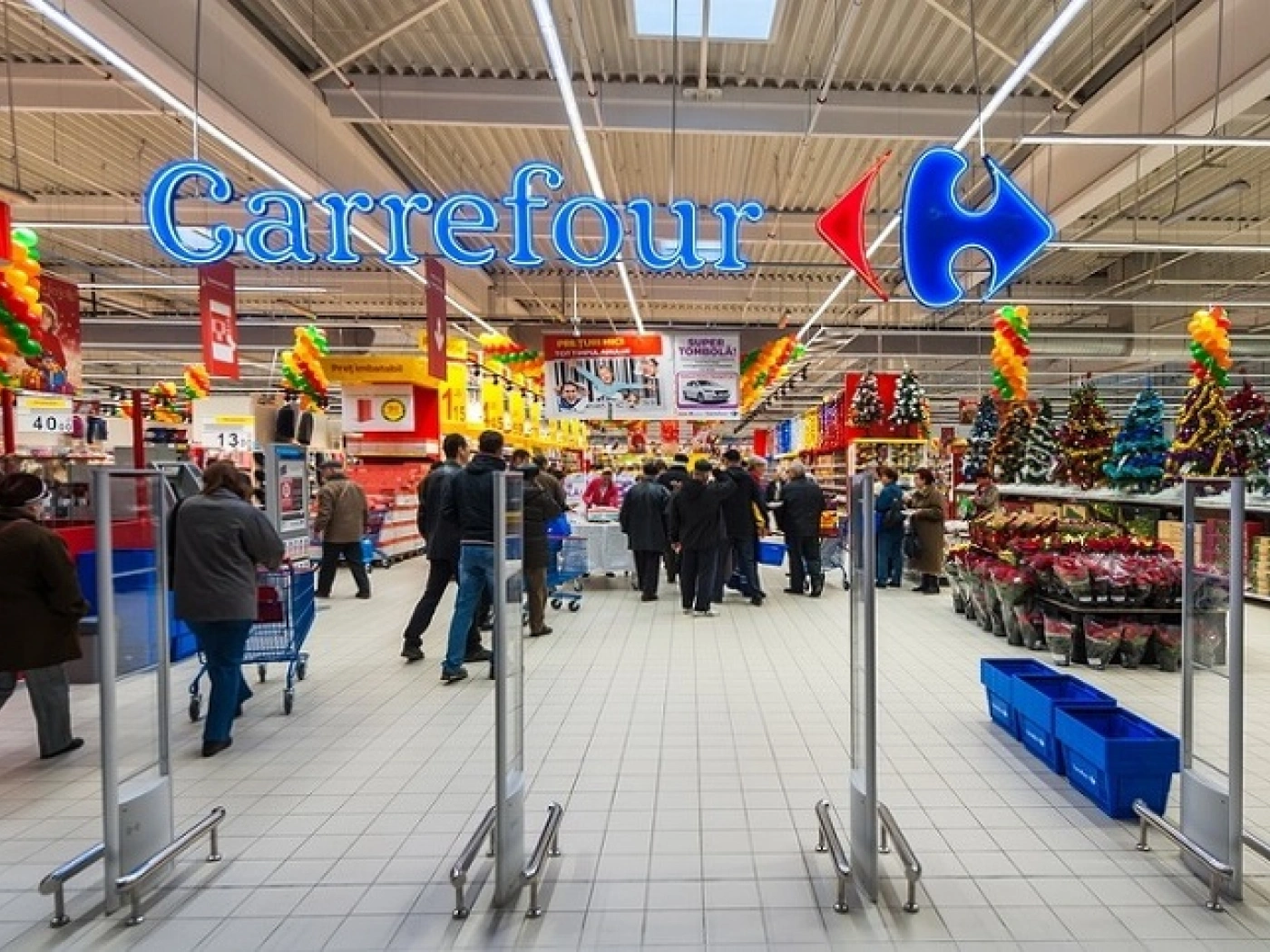 В Алматы закрывается гипермаркет Carrefour