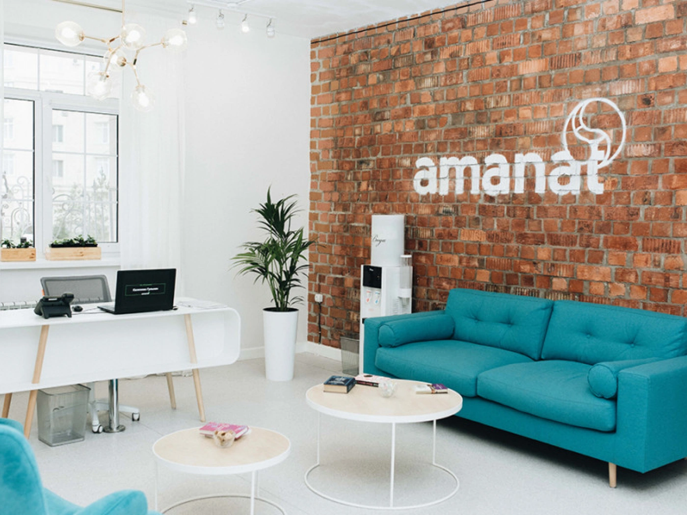 Офис мечты: Стеклянные панели, Франция и PlayStation в офисе Amanat