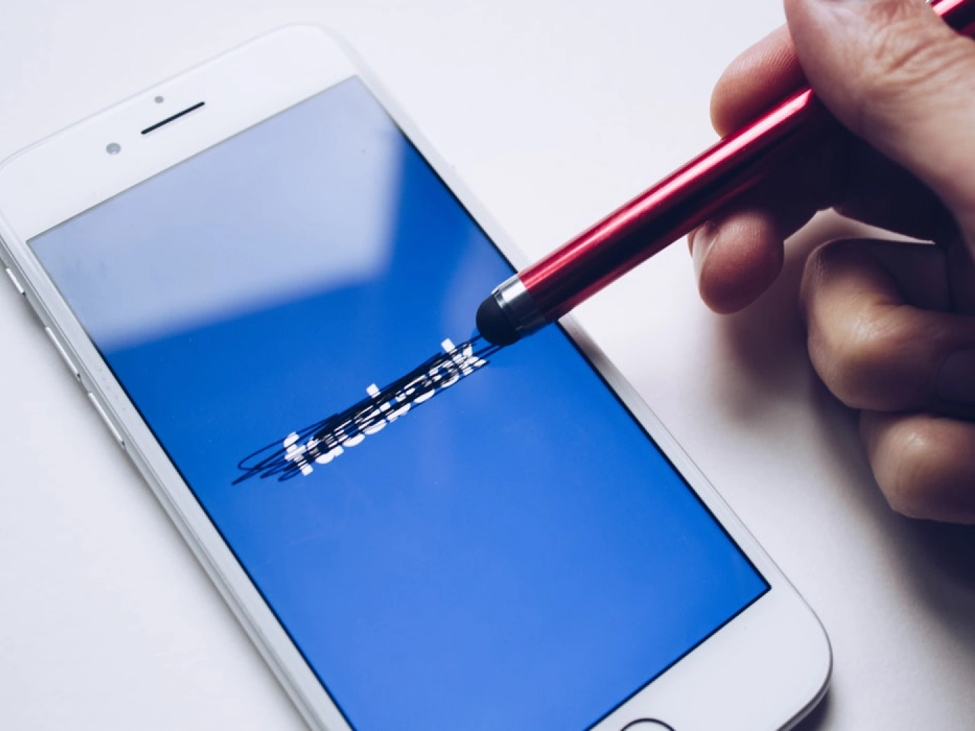 Черная полоса: Как Facebook справляется с кризисными ситуациями