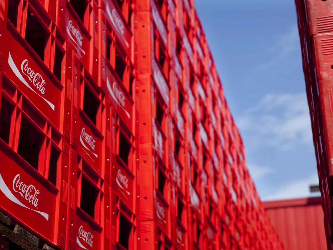 Инновационность и экологичность: Семь фактов о заводе Coca-Cola в Алматы