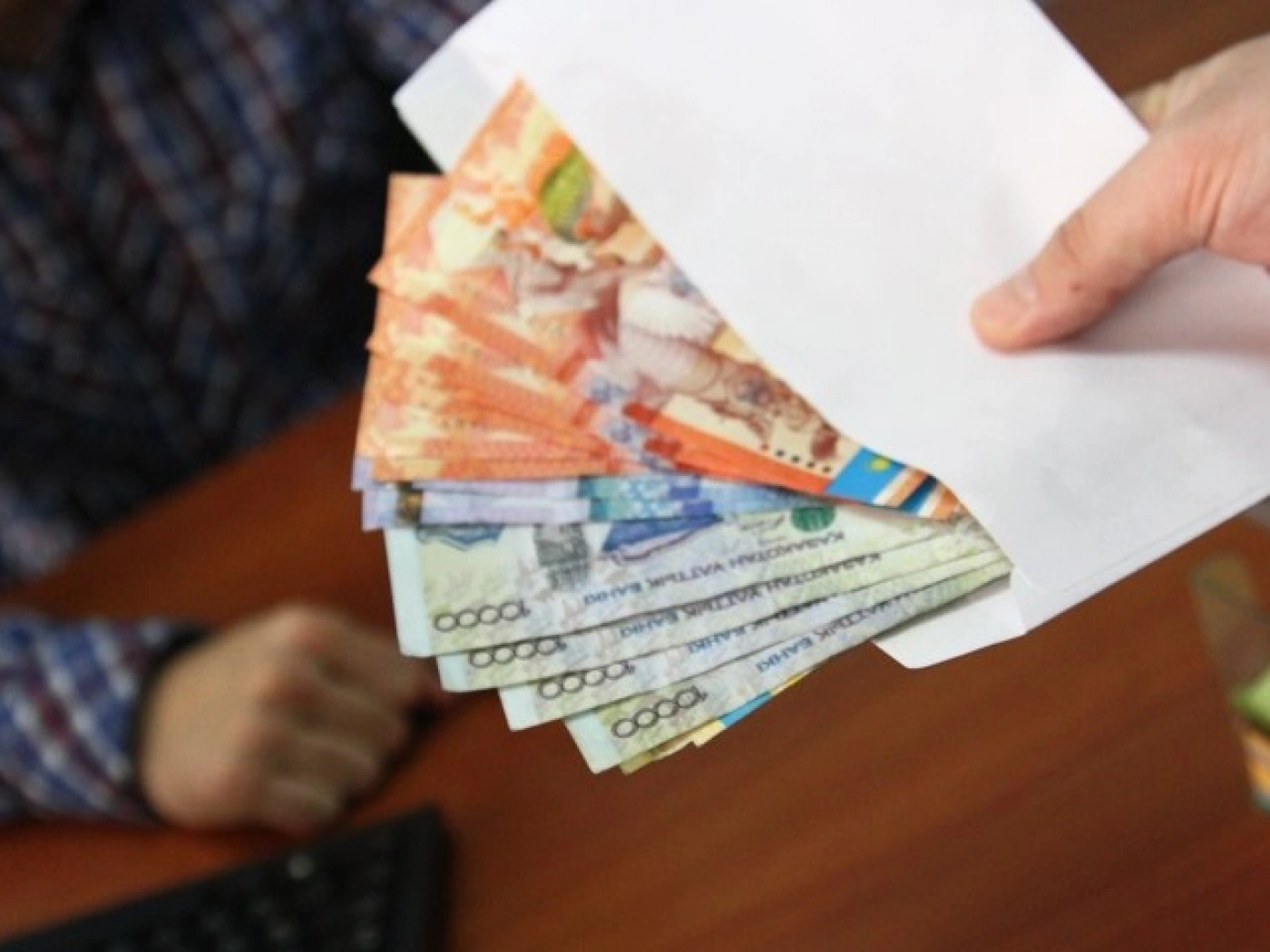 Благодаря сообщениям о коррупции казахстанцы заработали 31 млн тенге