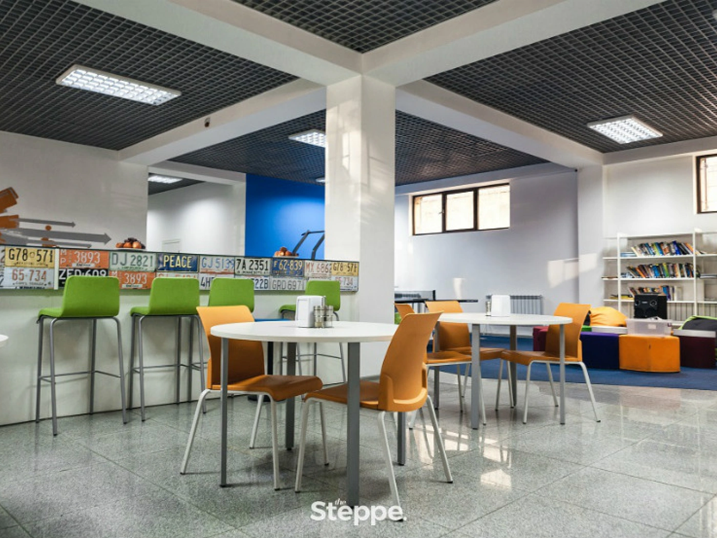 Офис мечты: work-café, краб и душевые комнаты в креативном пространстве «Колёса Крыша Маркет»