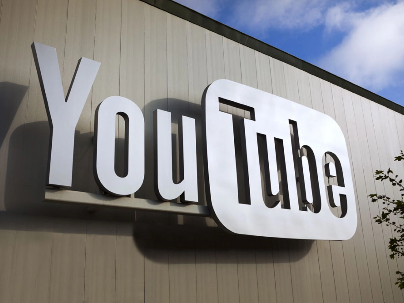 YouTube будет бороться с экстремизмом с помощью таргетированной рекламы