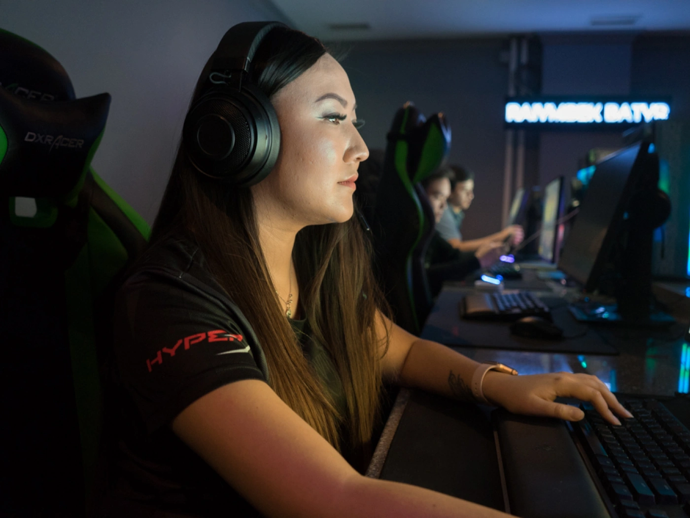 Киберспортсменка Айжан Меирбекова — о CS:GO, женских турнирах и заработке