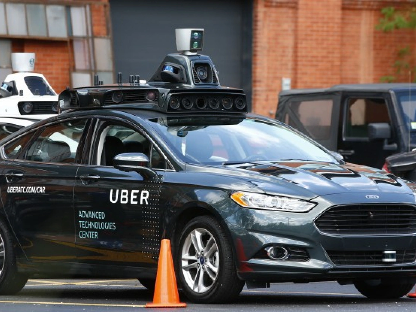 Uber выпустил на улицы Питтсбурга несколько самоуправляемых машин