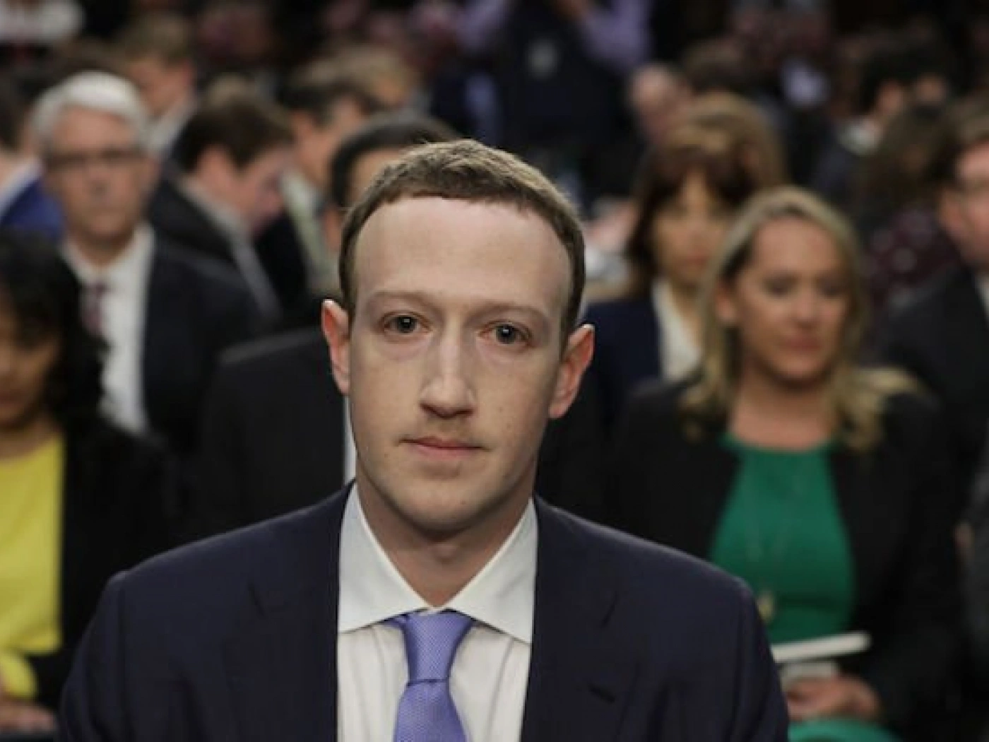 Facebook сделал открытыми личные записи 14 млн пользователей. Почему это произошло?