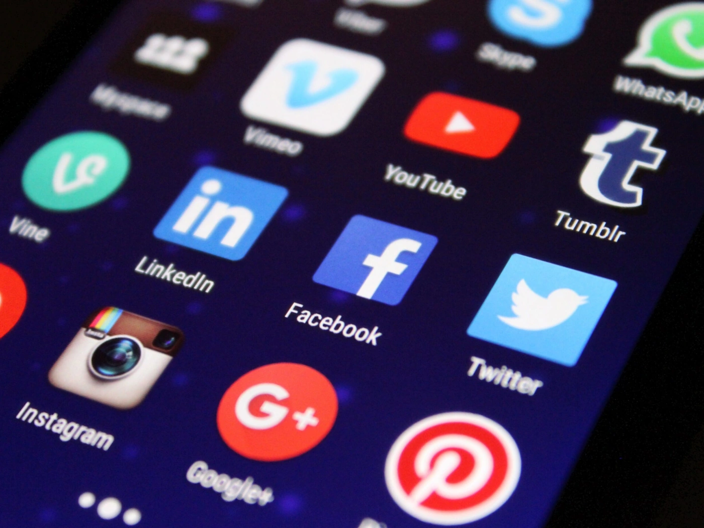 Марк Цукерберг объединяет Facebook Messenger, Instagram и WhatsApp