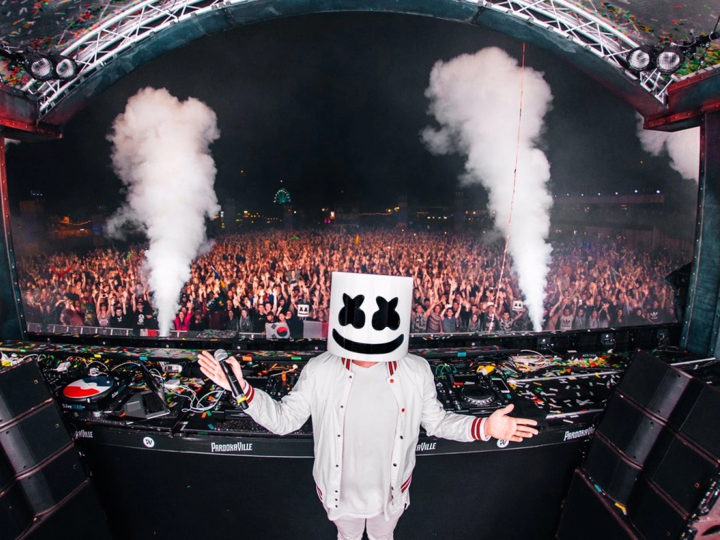 Американский диджей Marshmello провёл первый в истории виртуальный концерт в игре Fortnite