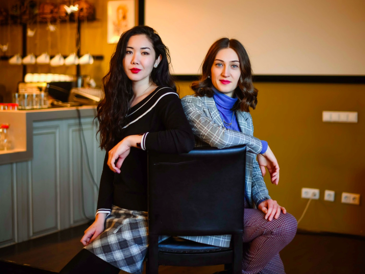 Français à la kazakh: Как дуэт ALMAS записал казахские народные песни на французском языке