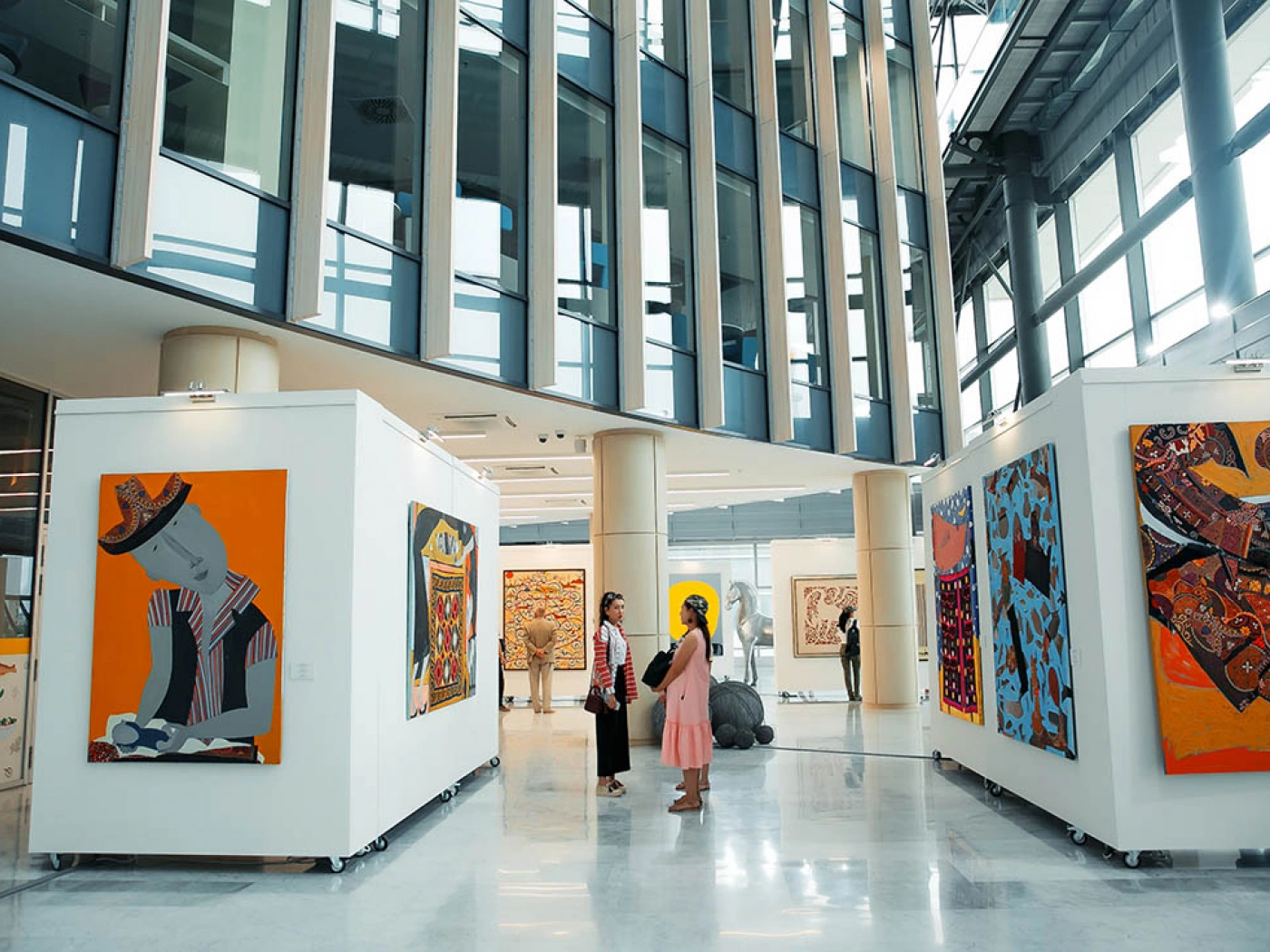 ForteBank KULANSHI ART SPACE: Как банк создал творческую галерею в своем офисе