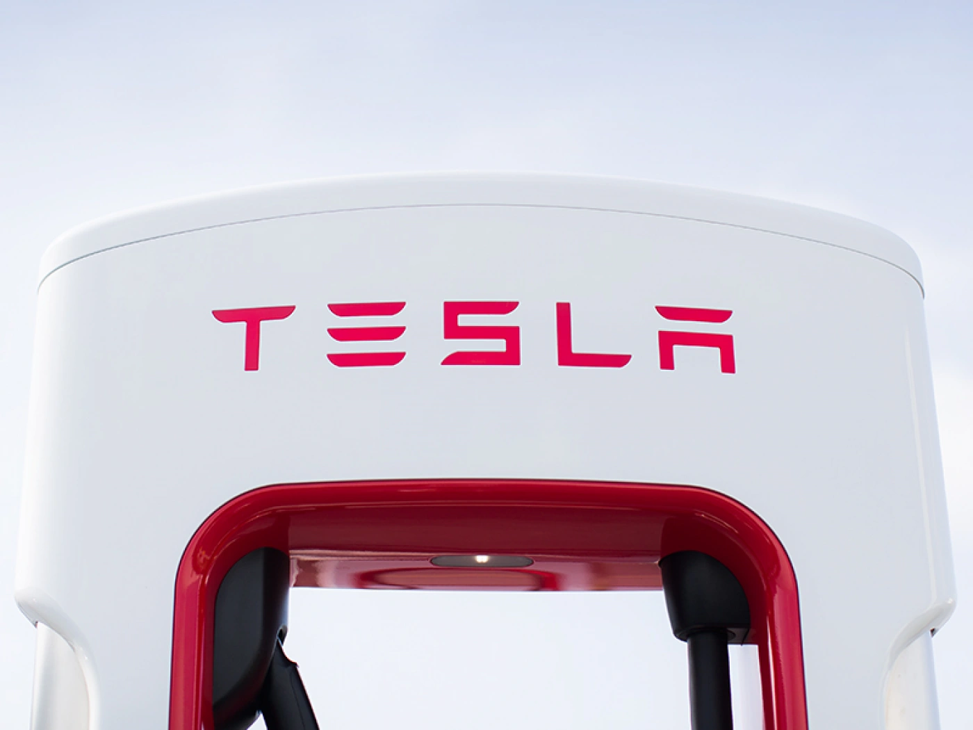 В Астане открылась первая в СНГ зарядная станция для Tesla