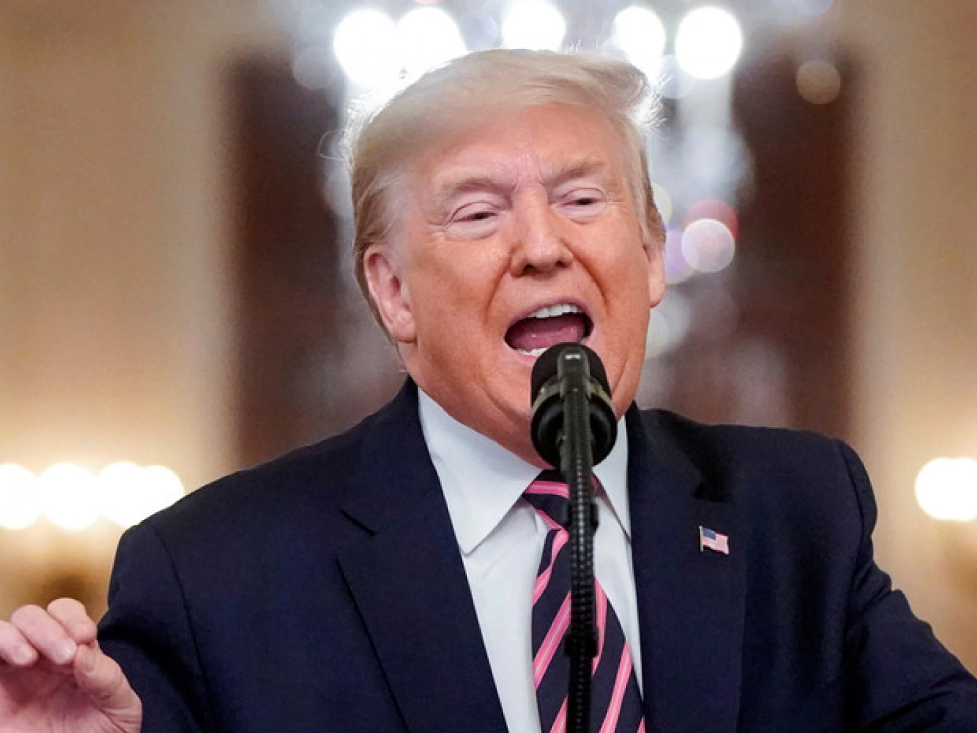 Twitter обозначил посты Трампа фейковыми