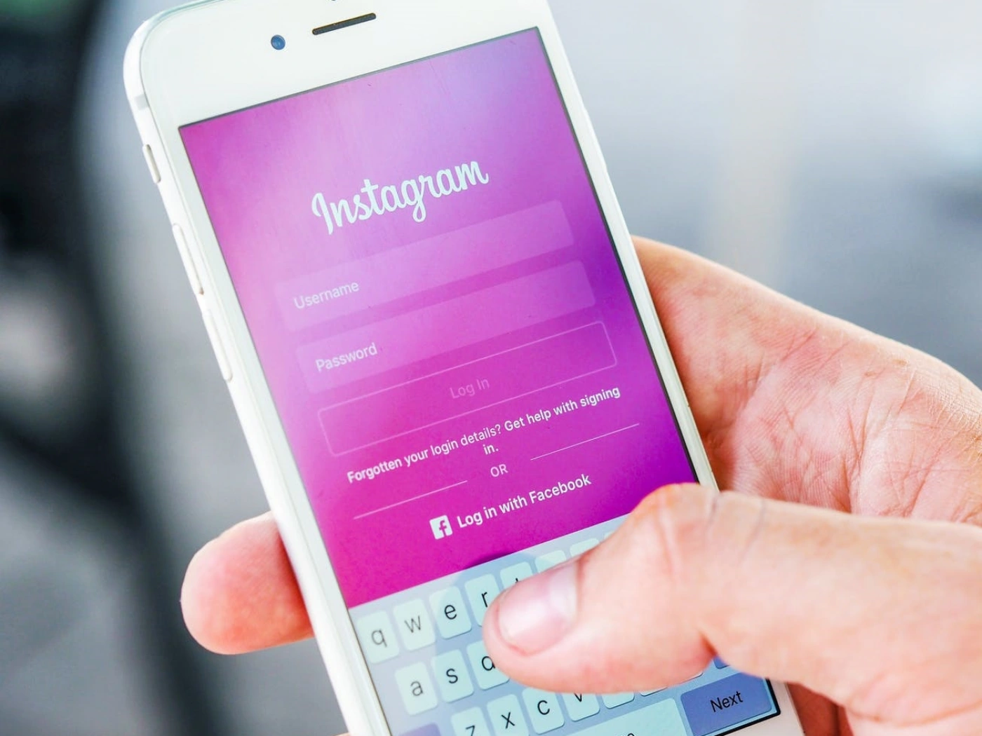 Instagram тестирует функцию автоматического скрытия оскорбительных комментариев