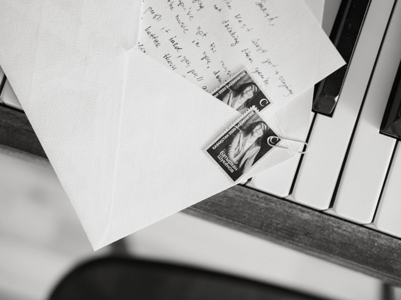 #BatyrLetters: в Алматы появилась почтовая марка с изображением Батырхана Шукенова