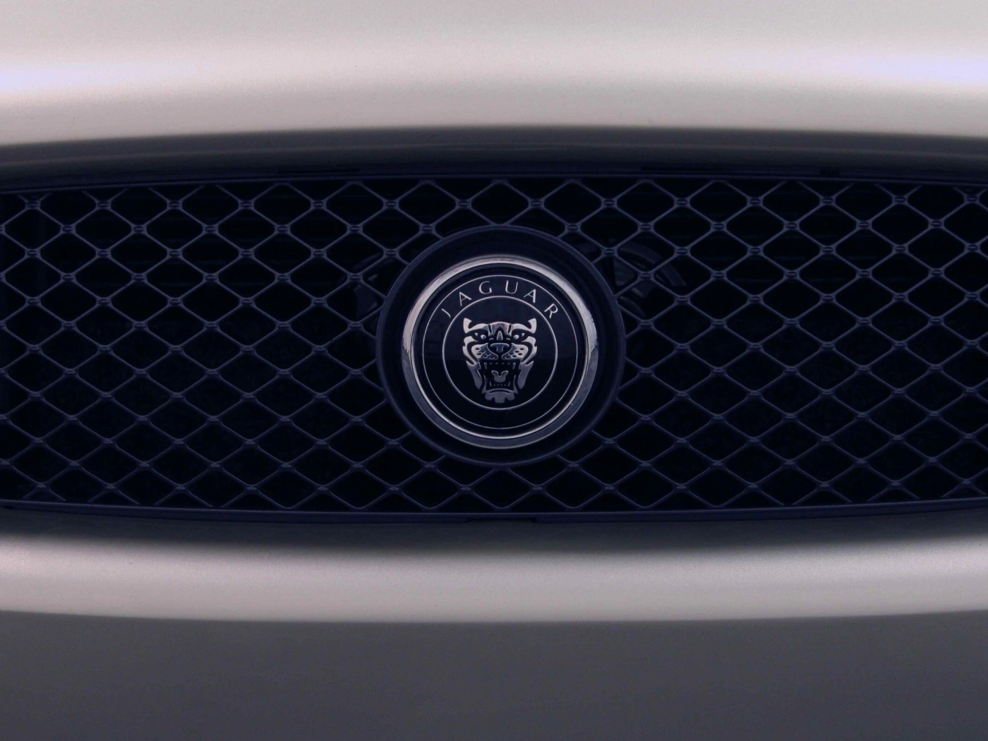 Jaguar полностью переходит на производство электромобилей