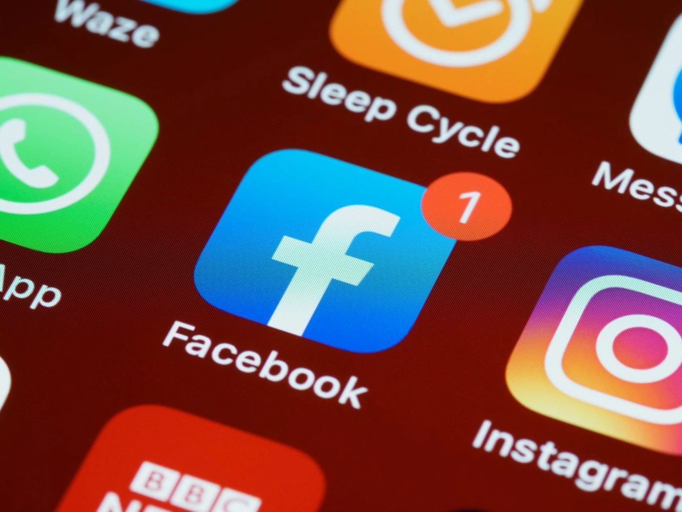 Facebook инвестирует один миллиард долларов в создателей контента