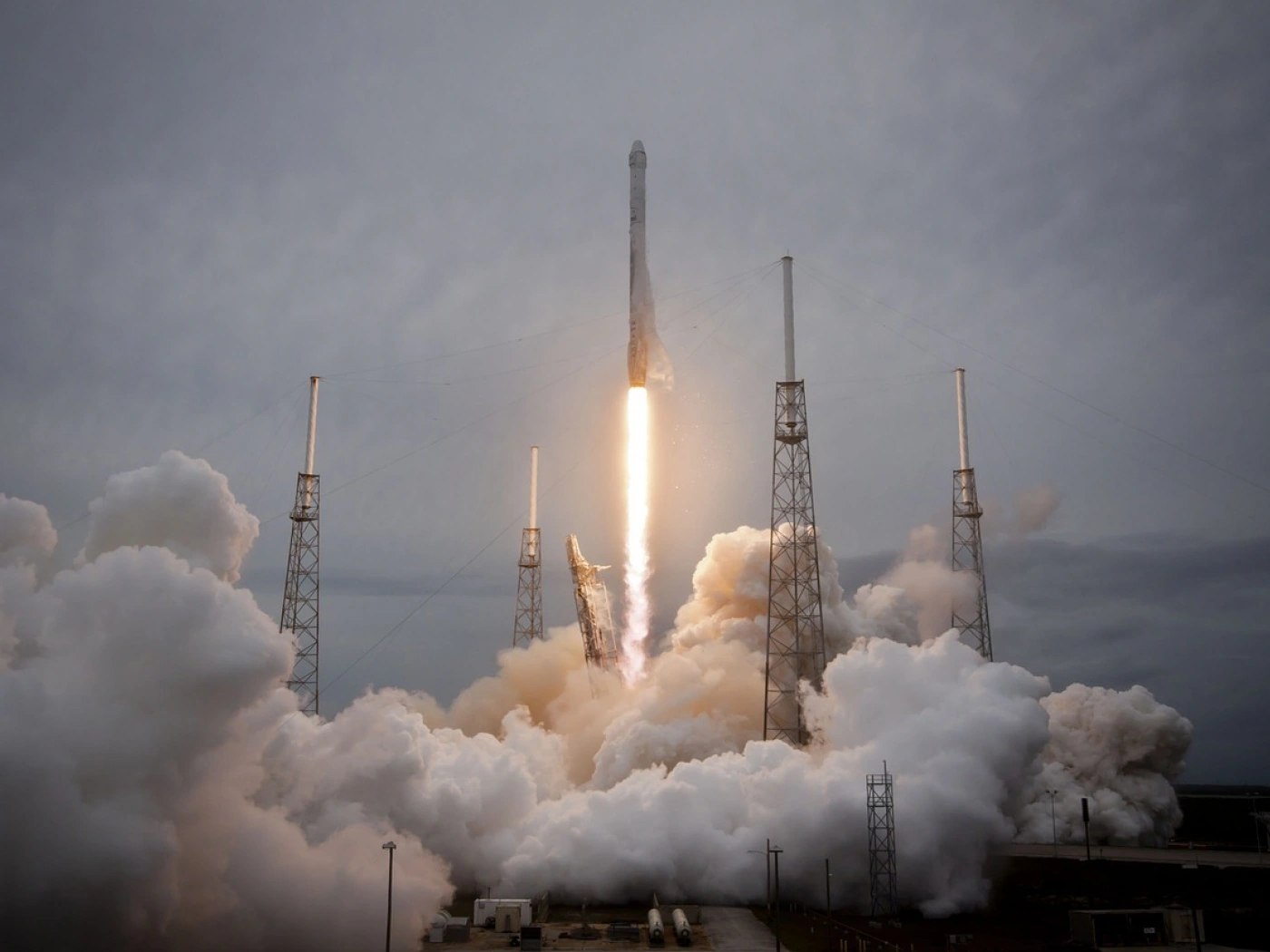 Компания Илона Маска запустила на орбиту 48 интернет-спутников Starlink