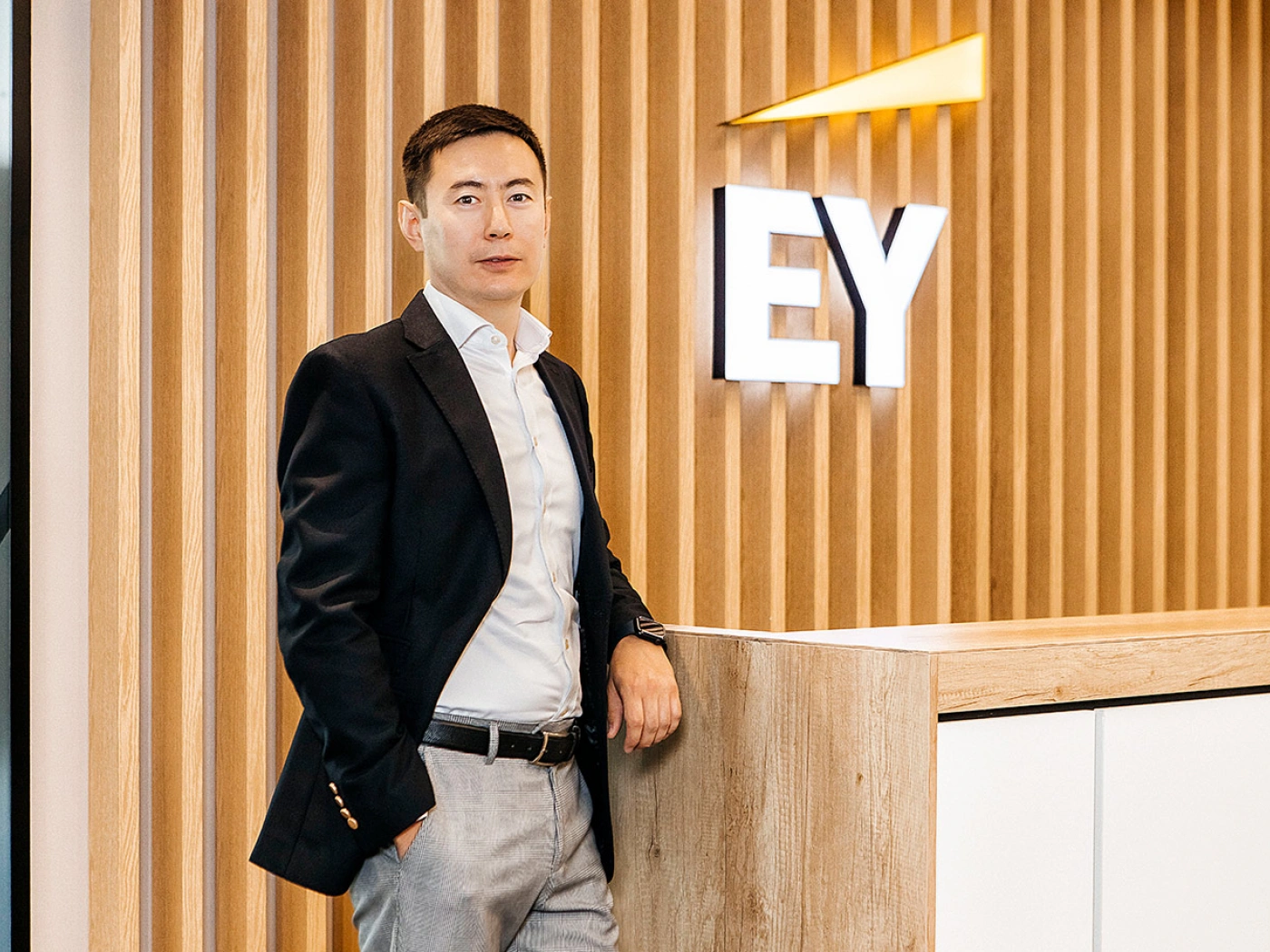 От стажера до партнера компании EY: история Адиля Сыздыкова