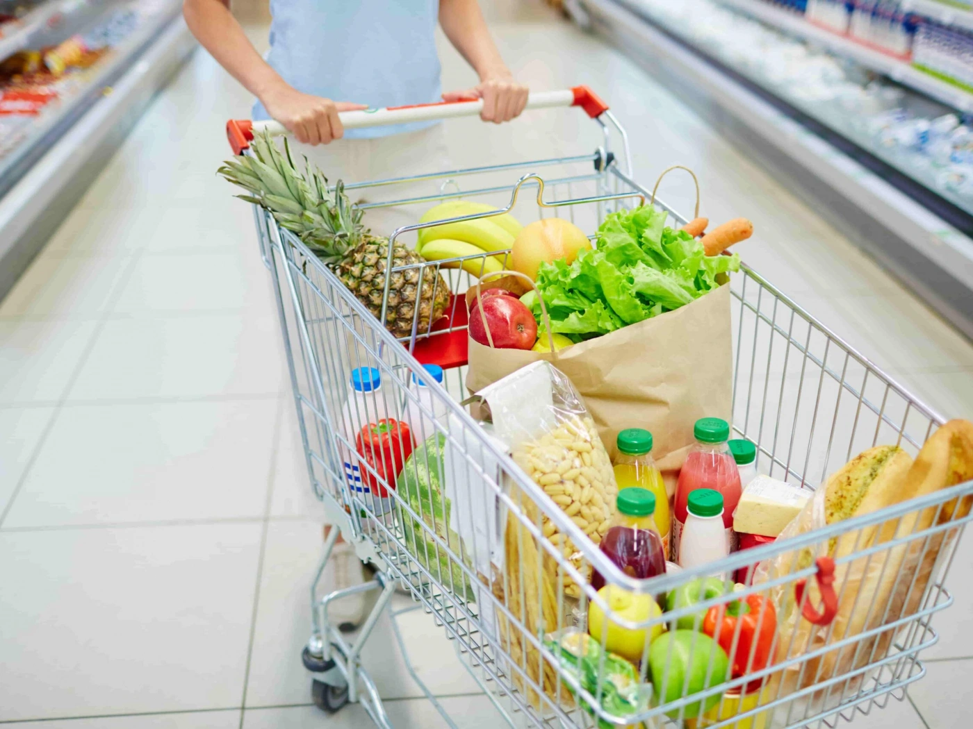 В Казахстане будут введены продуктовые карточки для социально уязвимых слоев населения