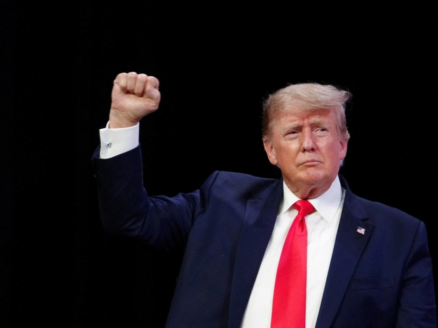 Дональд Трамп требует у суда разблокировать его в Twitter