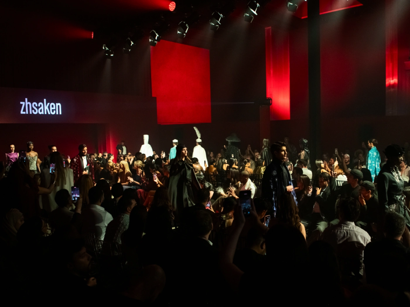 THE EVENT 002 снова в Дубае: как международные дизайнеры переосмыслили кутюр через культуру и ремесло