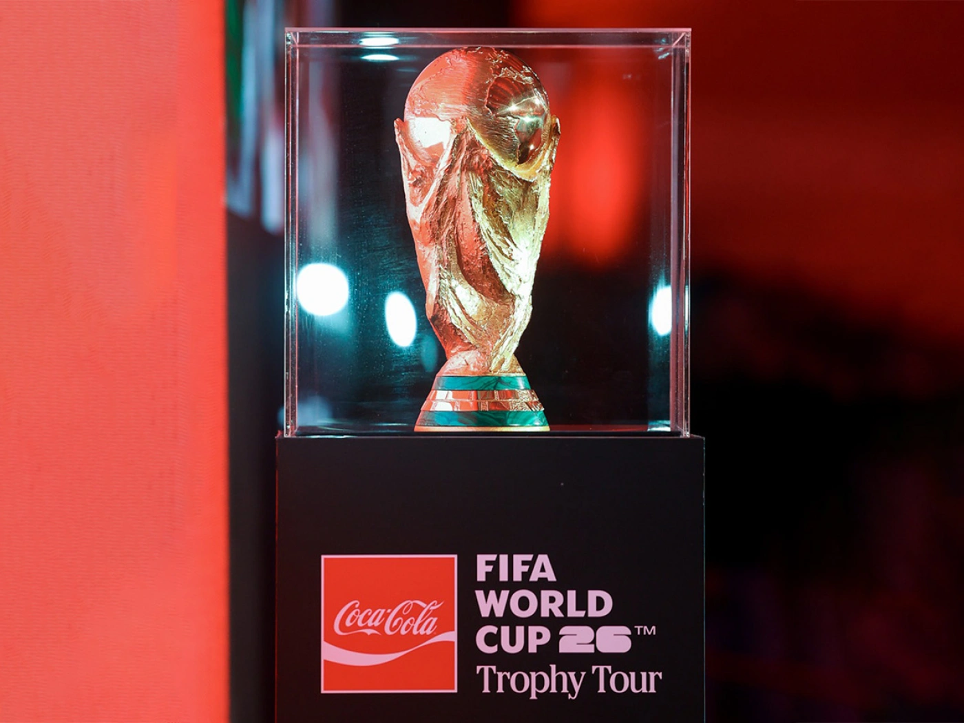 Оригинал из 6 кг чистого золота: Кубок мира по футболу FIFA™ представили в Алматы