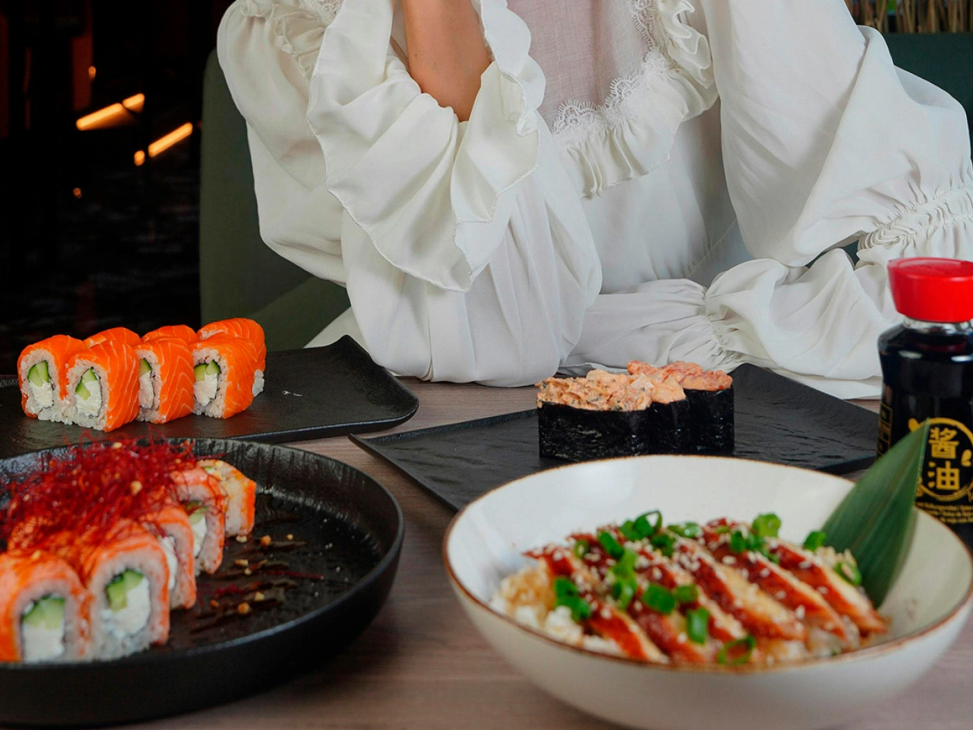 Устроит большой сет суши: 35% казахстанок ждут от партнеров необычных подарков