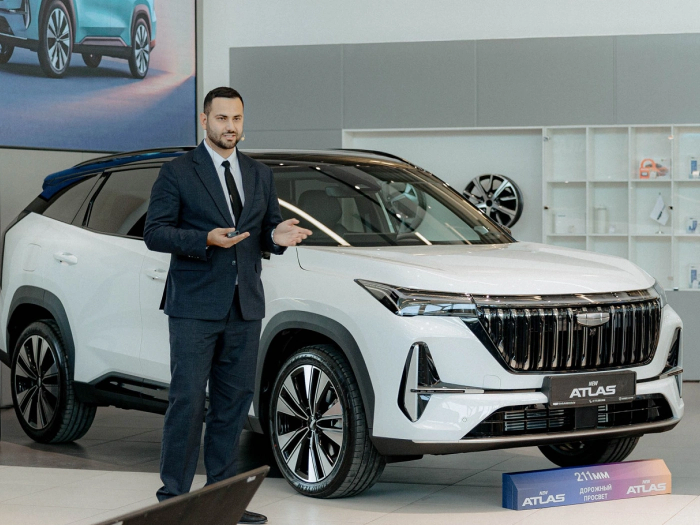 В Казахстане стартовали продажи нового Geely Atlas