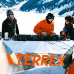 На БАО прошел дневной рейв adidas в формате silent disco