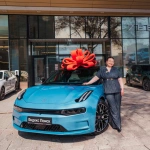 «Все произошло неожиданно»: как преподаватель из Тараза выиграла Zeekr 001 в акции от Яндекс Поиска