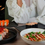 Устроит большой сет суши: 35% казахстанок ждут от партнеров необычных подарков