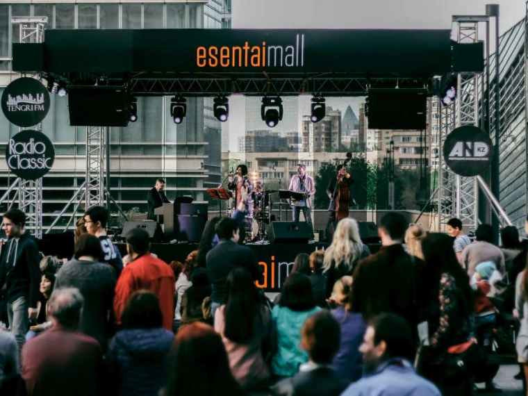 Сезон бесплатных концертов открывает Esentai Mall
