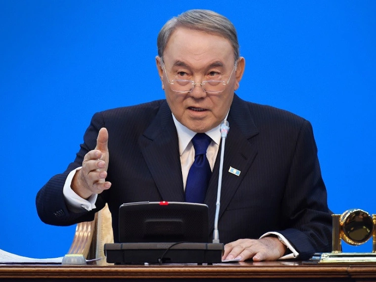 Назарбаев поручил правительству до конца года принять стандарт казахского алфавита на латинице