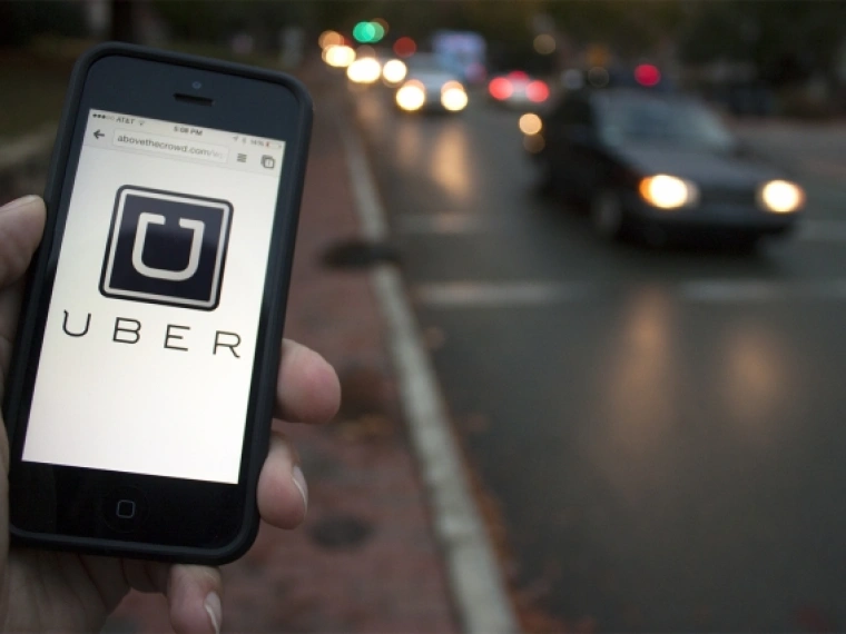 Uber объяснил, почему повышает цены в мороз и непогоду