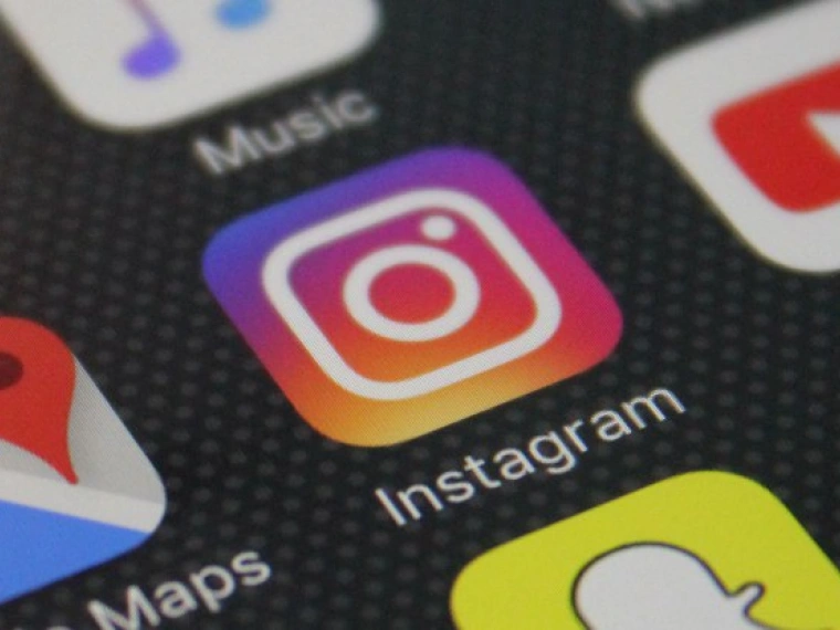 Instagram предложил добавлять чужие публикации в приватные закладки