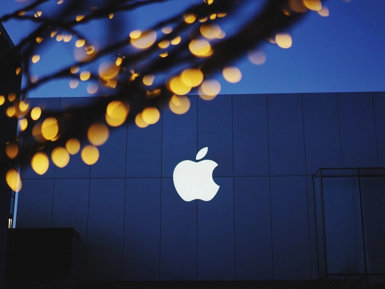 На фоне рекордного отчета стоимость Apple приближается к $1 трлн