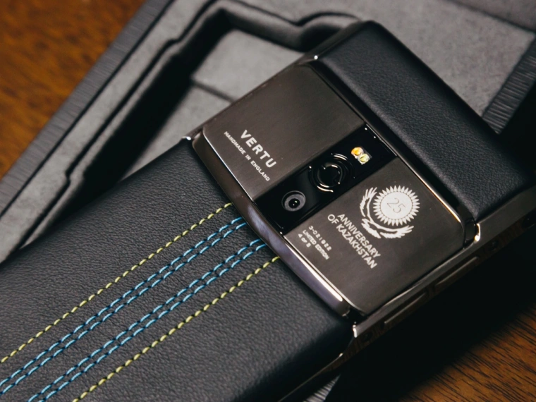 Vertu создала смартфон в честь 25-летия независимости Казахстана
