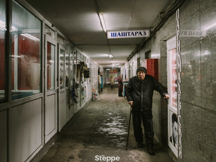 Что ждут люди в подземных переходах Алматы