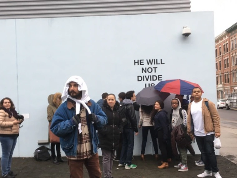 Шайя Лабаф запустил проект против Дональда Трампа, который продлится четыре года