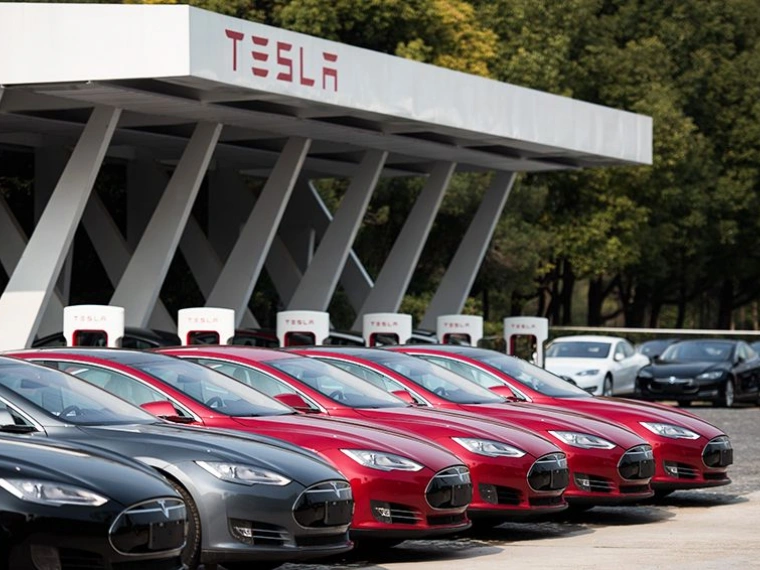 Tesla Илона Маска отчиталась о рекордных квартальных убытках