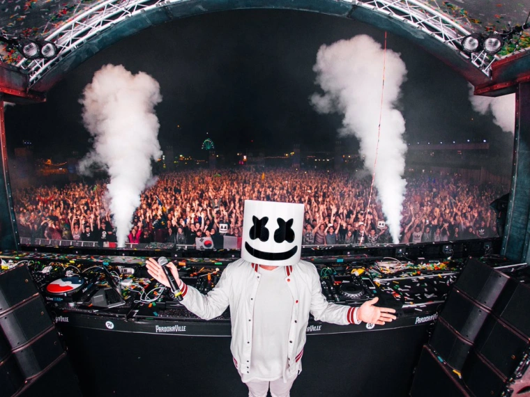 Американский диджей Marshmello провёл первый в истории виртуальный концерт в игре Fortnite