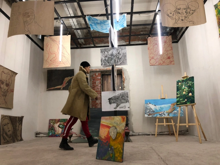 Contemporary art 2.0: Как художник-самоучка и авиадиспетчер Рустам Албаков дал толчок развитию современного искусства в Актобе