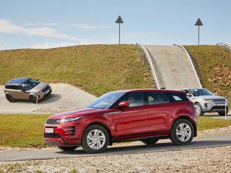 Лаконичность в деталях: Почему стоит купить новый Range Rover Evoque?