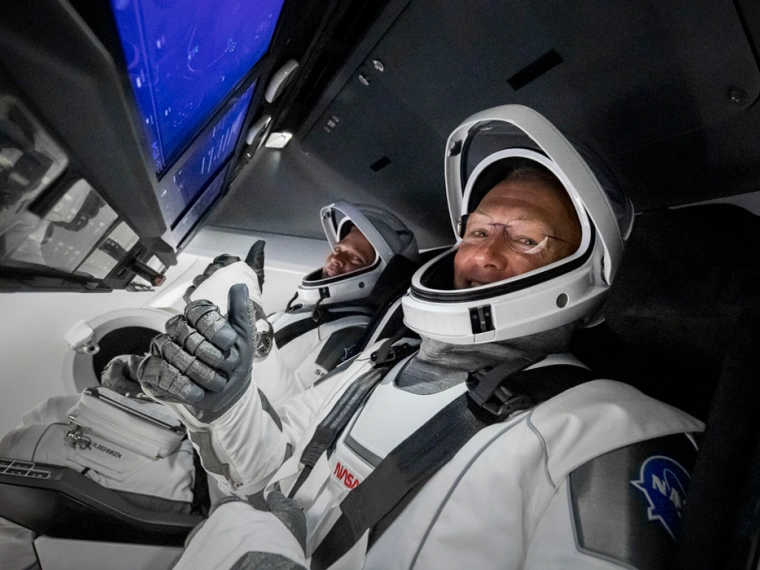Crew Dragon успешно пристыковался к Международной космической станции