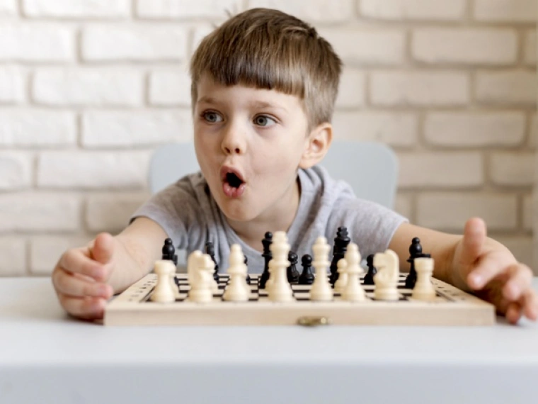 Казахстанское исследование: У школьников, изучавших шахматы, успеваемость в учёбе выше