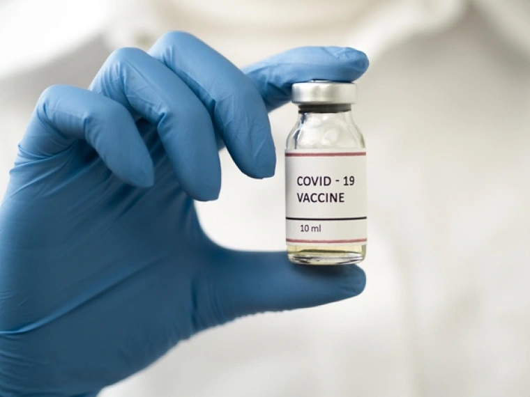Минздрав РК сообщил кто получит бесплатную вакцину от COVID-19