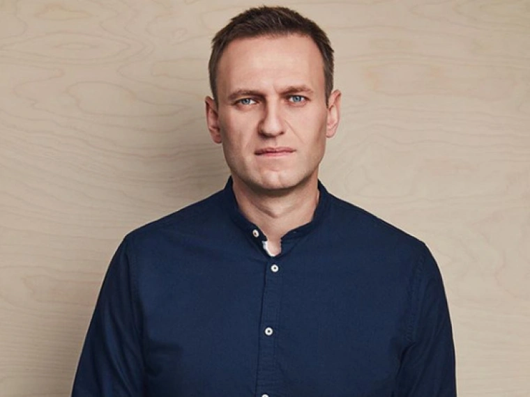 Алексея Навального отравили нервно-паралитическим боевым веществом